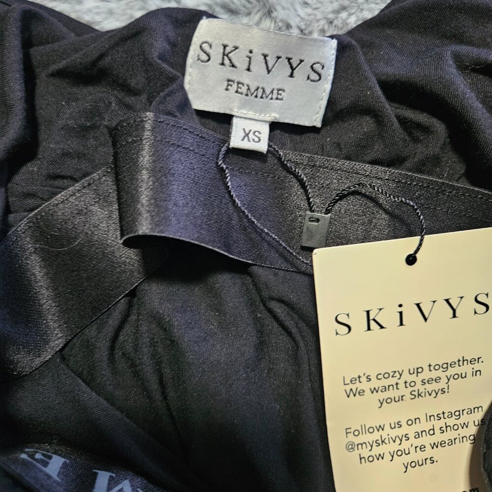 Chic Black Midi Dress - Picture 6 of 6